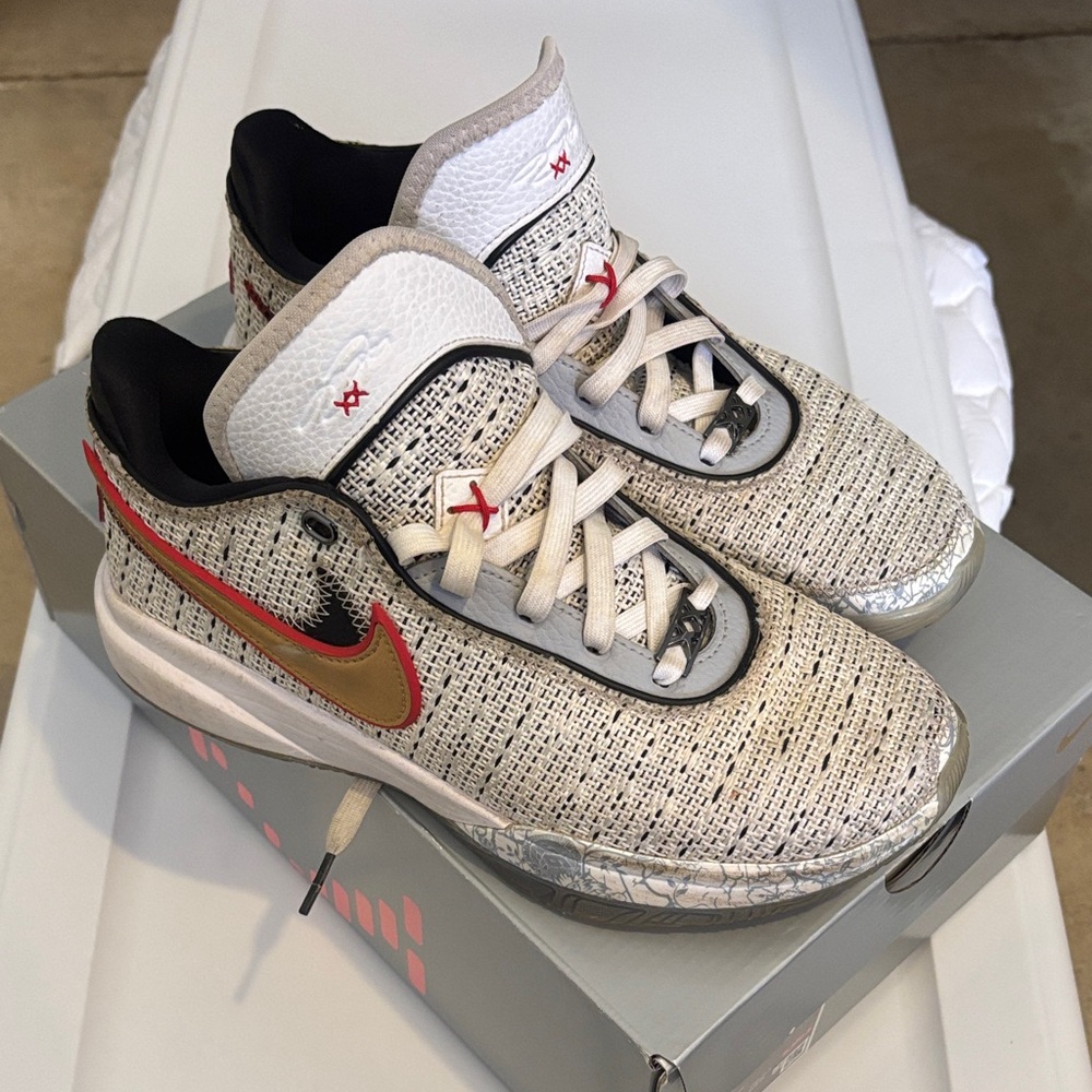 Nike‎ LeBron XX GS Basketball Sneakers White Gold Red Size 6.5Y Women’s 8